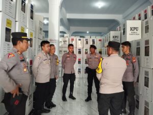 Polres Wajo Melaksanakan Pengontrolan Gudang Logistik KPU Wajo