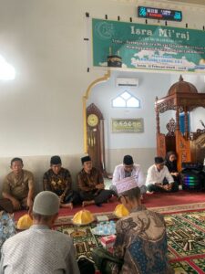 Kepala KUA Pitumpanua Pembawa Hikmah Peringatan Isra Miraj di Masjid Nurul Yaqin Bulusiwa