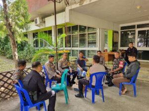 Kabag Ops Polres Wajo bersama Kapolsek Tempe Cek Pam Logisitik di PPK