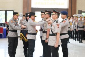 Kapolda Sulsel Pimpin Sertijab Dirsamapta dan Kabid Humas Polda Sulsel