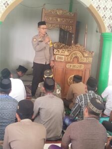 Ini Himbauan Kapolsek Bola Polres Wajo Saat Laksanakan Safari Sholat Jumat di Masjid Nurul Akbar Ajangkali