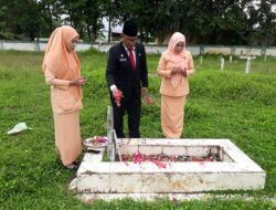 Dalam Rangka HARDIKNAS Jajaran DisDikBud Kabupaten Wajo Ziarah ke TMP Empagae