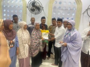 Serahkan Zakat Kepada 143 Mustahik Melaui Yayasan Masjid Jami’atul Khaeriyah,Junisatri Rasyid : Semoga Bisa Bermanfaat Bagi Penerima