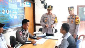Kapolres Wajo Lakukan Pengecekan Pelayanan di Satpas SIM dan UPT Samsat