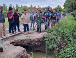 Pj Bupati Wajo Turun Langsung ke 6 Titik Lokasi Tanggul Jebol di Kecamatan Belawa yang Mengakibatkan Banjir
