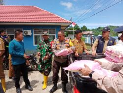 Kapolsek Keera Polres Wajo Mendampingi Pj Bupati Wajo Dalam Kunjungan ke Desa Awota dan Awo yang Terdampak Banjir