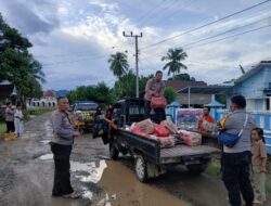 Peduli Dampak Banjir, Polsek Keera dan Anggota Saka Bhayangkara Gelar Pendistribusian Bantuan