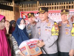 Polres Wajo Salurkan Bantuan Kemanusiaan Polda Sulsel Sebanyak 700 Paket Ke Warga Terdampak Banjir