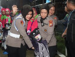 Personil Polres Wajo Kawal Keberangkatan Jama’ah Calon Haji ke Makassar