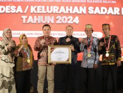 Ketua DPRD Dampingi Pj Bupati Wajo Terima Penghargaan Desa Sadar Hukum dari Menkum HAM