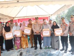 Dalam Rangka HUT Bhayangkara Ke-78, Kapolres Wajo Serahkan Sembako dan Sumur Bor ke Masyarakat