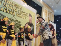 Tak Kenal Lelah,Malam Mingguan Amran Mahmud Hadiri Undangan KWS di Hall Convention Sallo Hotel Sengkang