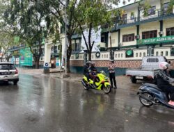 Cegah Kecelakaan,Sat Lantas Polres Wajo Polda Sulsel Lakukan Pengamanan dan Pengaturan Arus Lalin di Pagi Hari