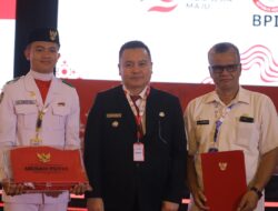 Penjabat (Pj) Bupati Wajo Andi Bataralifu Terima Duplikat Bendera Pusaka Merah Putih Dari BPIP