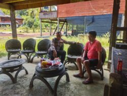 Kapolsek Pitumpanua Polres Wajo Sambangi Warga Desa Perbatasan Kabupaten Jelang Pilkada