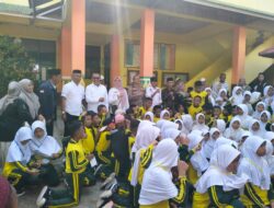 Pelepasan 77 Peserta Marching Band MIN 1 Wajo oleh Camat Pitumpanua,Junisatri Rasyid