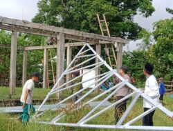 Polsek Sajoanging Bersama Koramil Karya Bhakti di Ponpes Muhammadiyah Lapalare
