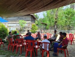 Bhabinkamtibmas Polsek Pitumpanua Polres Wajo Melayat di Rumah Warga Binaan di Desa Bulusiwa