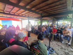 Kampanye Pammase di Desa Sanreseng Ade Penuh Haru, Bapak Muslihin Menangis Saat H. Amran Mahmud Menyanyikan Lagu “Jangan Menyerah”