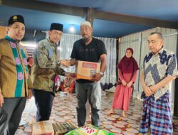 Paslon Pammase Berikan Bantuan Warga Korban Kebakaran di Belawa