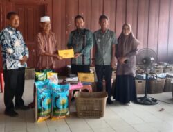 33 Warga Liposos Terima Bantuan Dari Pemkab Wajo