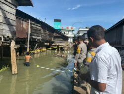 Satu Unit Rumah Terbakar, Kapolsek Tempe Bersama Personil Datangi TKP Bantu Warga