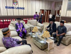 H. Sudirman Meru Wakili DPRD Wajo Hadiri Wisuda Mahasiswa Institut Ilmu Hukum dan Ekonomi Lamaddukelleng