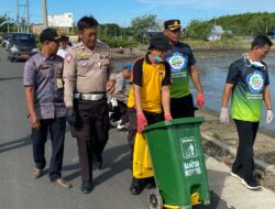 Polsek Pitumpanua Polres Wajo Menggelar Kolaborasi Bersih Sampah Untuk Indonesia, HPSN di Bangsalae