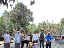 Kapolres Wajo Serahkan Bansos Kepada Korban Kebakaran Rumah di Desa Tua Kecamatan Majauleng