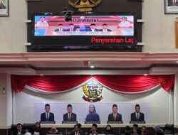 Ketua dan Wakil Ketua III DPRD   Provinsi Hadiri Rapat Paripurna Bersama BPK RI di Gedung DPRD Sulawesi Selatan ,Pemprov Raih WTP