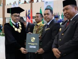 UMI Makassar Menganugrahi PIN Emas Kepada Bupati Wajo Sebagai Alumni Berprestasi