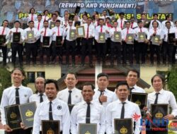 Ungkap Pabrik Uang Palsu di Kampus UIN Makassar Kapolda Sulsel Berikan Penghargaan 46 Anggota Polres Gowa