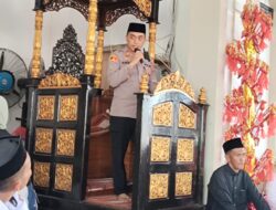 Silaturahmi dengan Masyarakat, Kapolsek Pitumpanua Hadiri Perayaan Maulid Nabi di Masjid Nurul Yaqin Bolabakka