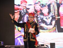 Buka Acara Festival Danau Poso 2025, Wamendagri Bima Arya Puji Khazanah Daerah Setempat