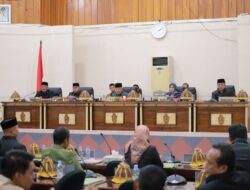 Bupati dan Wakil Bupati Serahkan Ranperda APBD 2026 kepada DPRD Wajo Melalui Paripurna DPRD