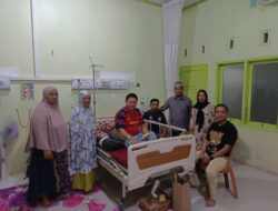Wujud Kepedulian, Kapolsek Pitumpanua Polres Wajo Kunjungi Warga yang Sakit di RS Siwa
