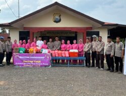 Polsek Pitumpanua  dan Bhayangkari Hadir Berbagi dan Pererat Silaturahmi dengan Warga
