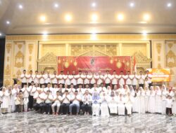 Sat Reskrim Polres Wajo Berbagi Takjil di Jalan, Dilanjutkan Buka Puasa Bersama Personel