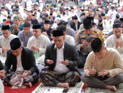 Kapolres Wajo Dampingi Bupati dan Wakil Bupati Wajo Salat Idul Fitri 1447 H di Masjid Agung Ummul Quraa