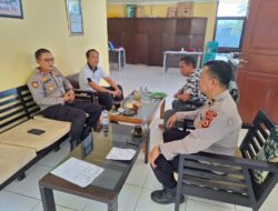 Kapolsek Maniangpajo Tinjau Stok Beras dan Jagung di Gudang Bulog, Pastikan Ketersediaan Aman