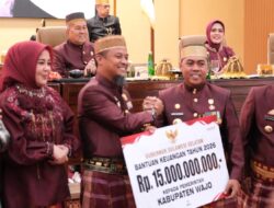 Gubernur Sulsel Memberikan Bantuan 15 Miliyar ke Pemda Wajo di Acara HJW ke 627