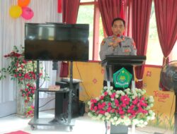 Kapolsek Pitumpanua Hadiri Tasyakuran dan Pelepasan Siswa MIN 4 Wajo, Suasana Haru Banjiri Gedung Acara