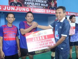 Penyerahan Piala Kapolres Wajo Cup Berlangsung Meriah, Wakapolres Beri Selamat kepada Para Pemenang