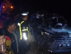 Unit Lantas Polsek Pitumpanua Datangi TKP Lakalantas Beruntun yang Libatkan Truk Molen dan Dua Mobil