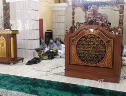 Kapolsek Pitumpanua Hadiri Maulid di Masjid Besar Al Muttaqin Siwa, Sampaikan Pesan Kamtibmas dan Pencegahan Kebakaran