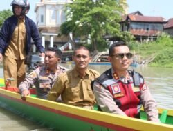 Kapolres Wajo Blusukan ke TPI 45 dan Bagikan 30 Dos Bansos