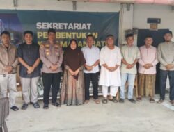 Kapolsek Urban Pitumpanua  Ikuti Salat Istisqa di Lapangan Buriko, Warga Memohon Turunnya Hujan
