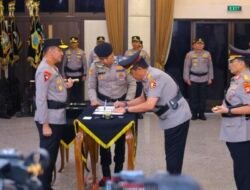 Kapolri Lantik Irjen Pol. M. Awal Chairuddin sebagai Kapolda Sulsel, Tongkat Komando Berganti